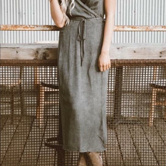 Laynee Wrap Dress - Picture 2 of 2